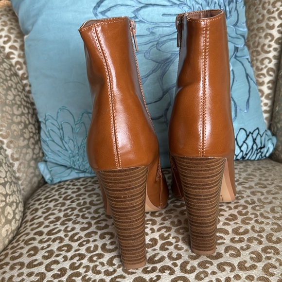 Like new cognac faux leather chunky heel point toe Shoe Republic LA ankle boot - Picture 5 of 7